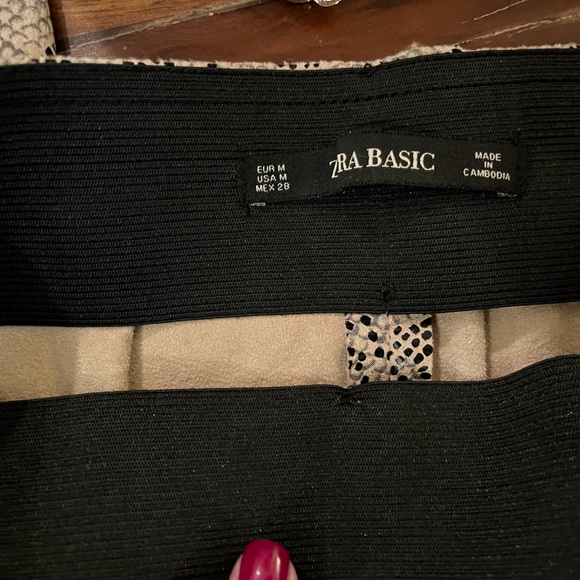 SzM (fits S) Zara stretch snake skin ankle pants - Picture 3 of 4